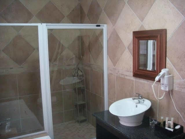 Avant Garde Lodge Кемптън Парк Екстериор снимка